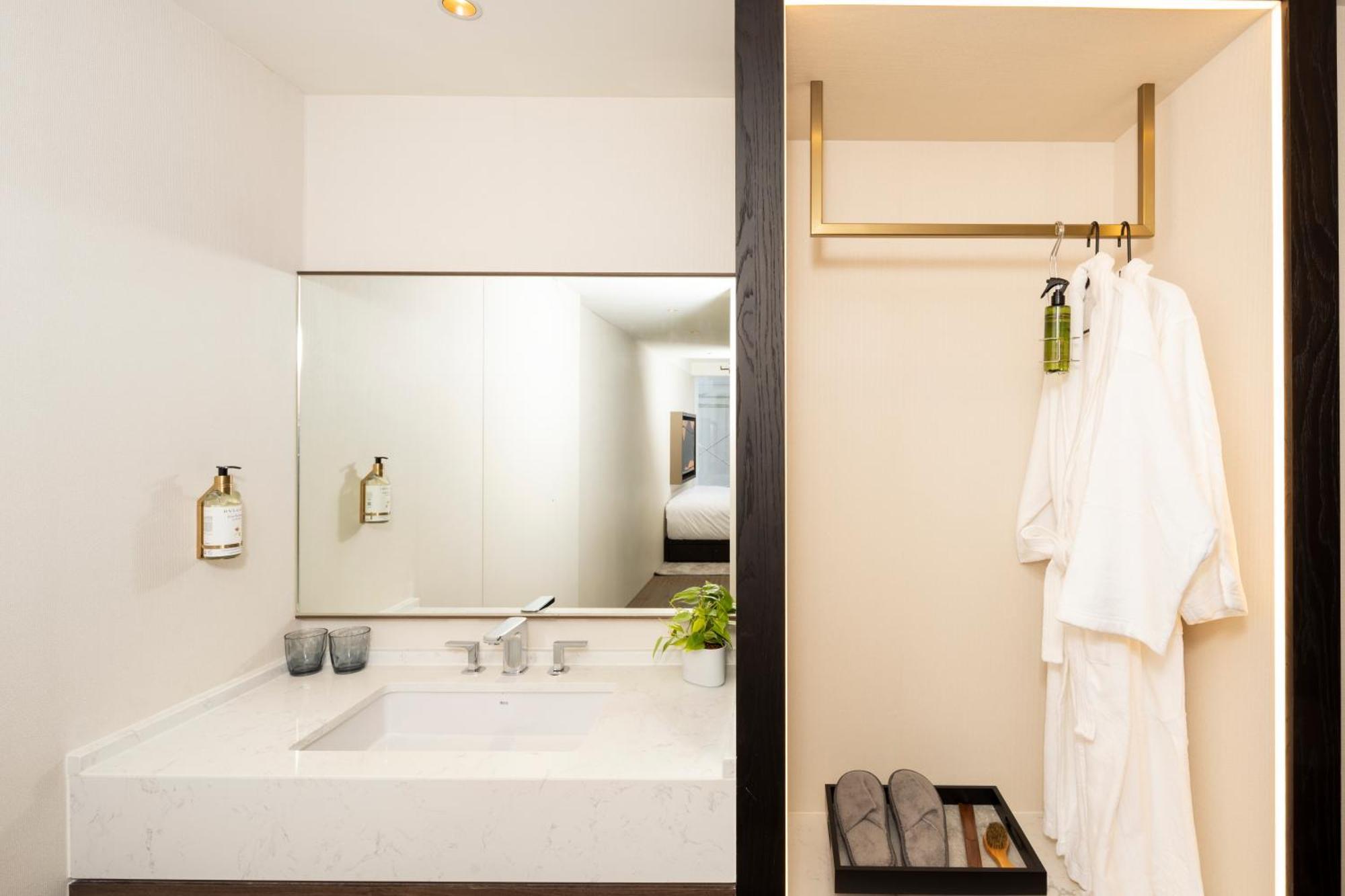 Hotel Voyage Kaohsiung By Cosmos Oasis Extérieur photo