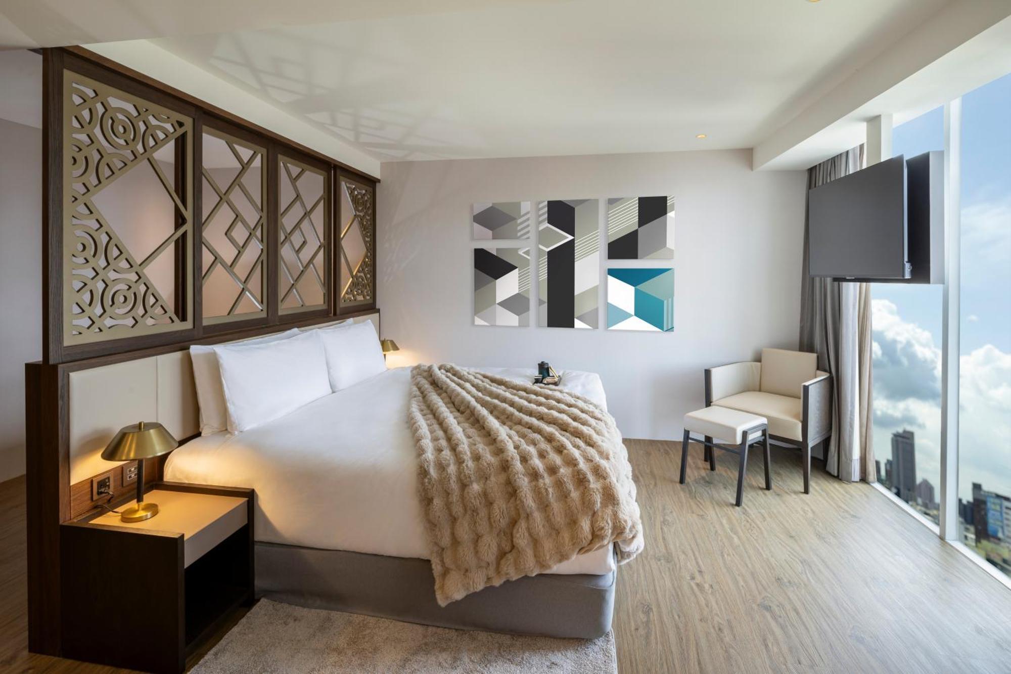 Hotel Voyage Kaohsiung By Cosmos Oasis Extérieur photo