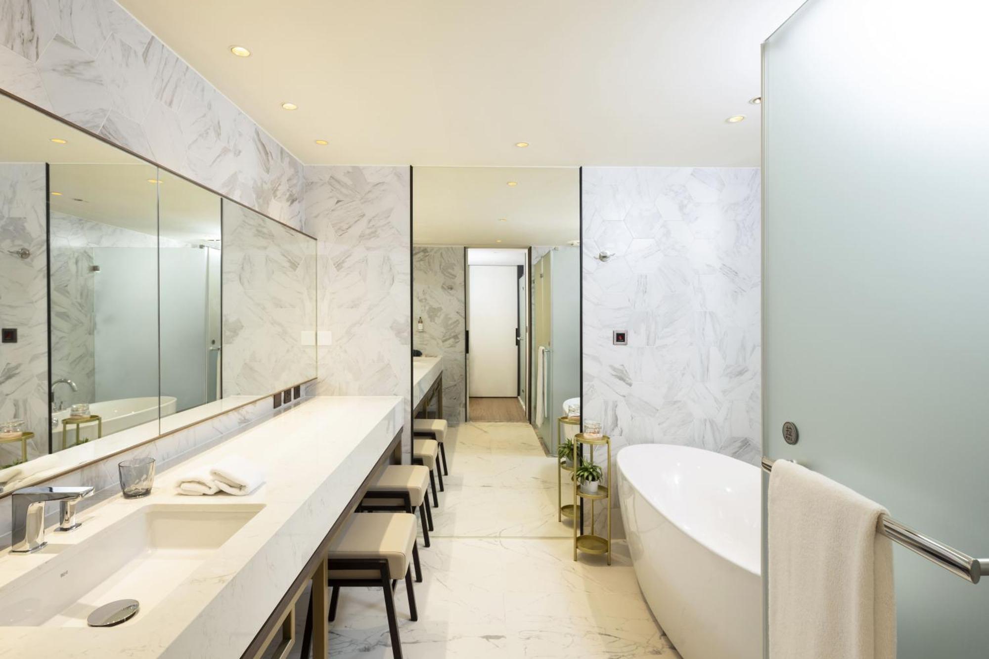 Hotel Voyage Kaohsiung By Cosmos Oasis Extérieur photo