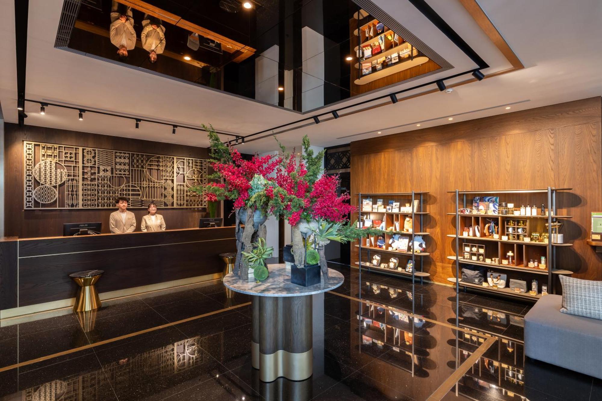 Hotel Voyage Kaohsiung By Cosmos Oasis Extérieur photo
